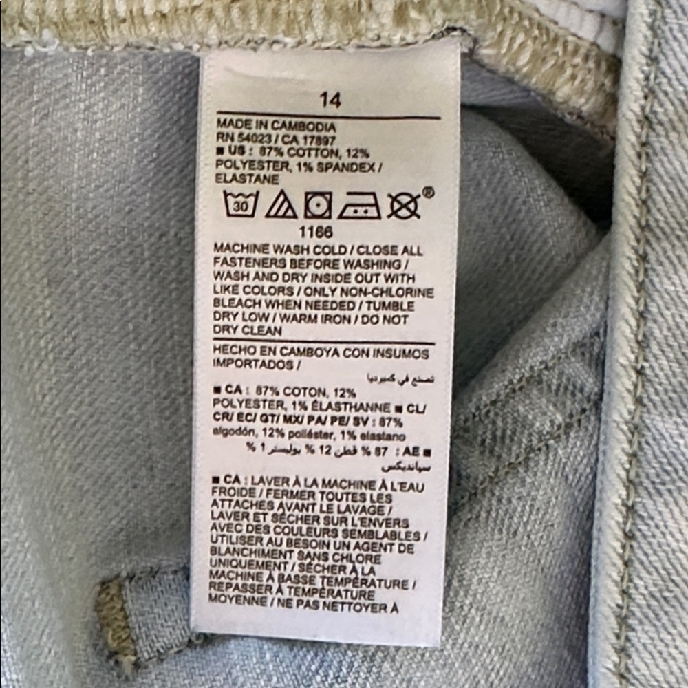 Old Navy light wash denim OG Straight cutoff raw hem jean shorts, size 14 - Picture 9 of 9